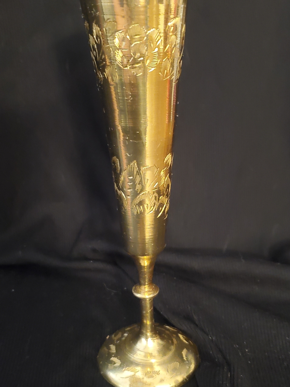 Vintage Indian brass bud vase
Likely made: 1950s–1970s
